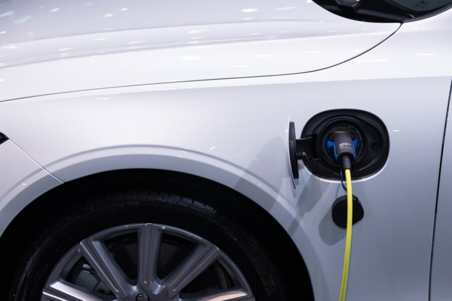 como-funciona-o-seguro-auto-para-veiculos-hibridos-e-eletricos