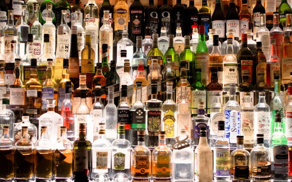 bebidas-adulteradas-com-metanol-de-quem-e-a-responsabilidade-e-qual-o-papel-dos-seguros-nesse-debate