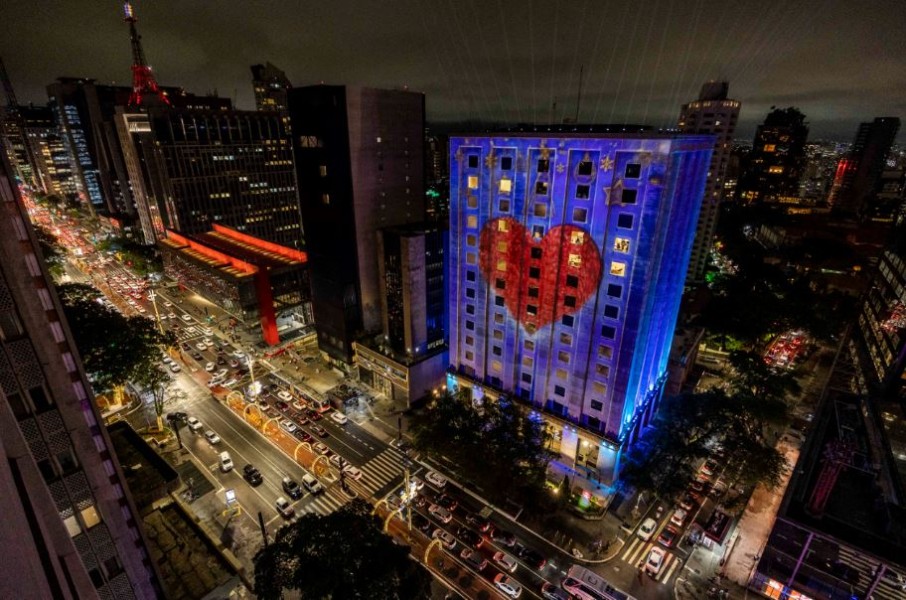 grupo-bradesco-seguros-transforma-nova-sede-na-avenida-paulista-em-palco-de-projecoes-de-fim-de-ano