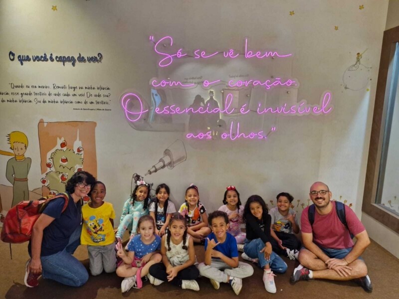exposicao-do-pequeno-principe-cativa-criancas-de-associacao-beneficente-da-allianz