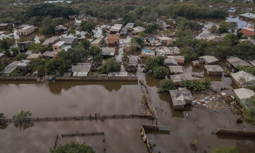 catastrofes-naturais-em-2025-incendios-e-tempestades-impulsionam-perdas-recordes-no-mundo
