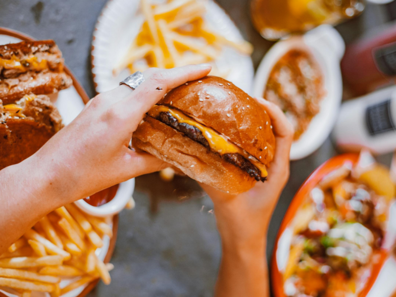 produto-de-seguro-lancado-nos-emirados-arabes-e-o-novo-sonho-de-consumo-de-amantes-de-hamburgueres-no-brasil