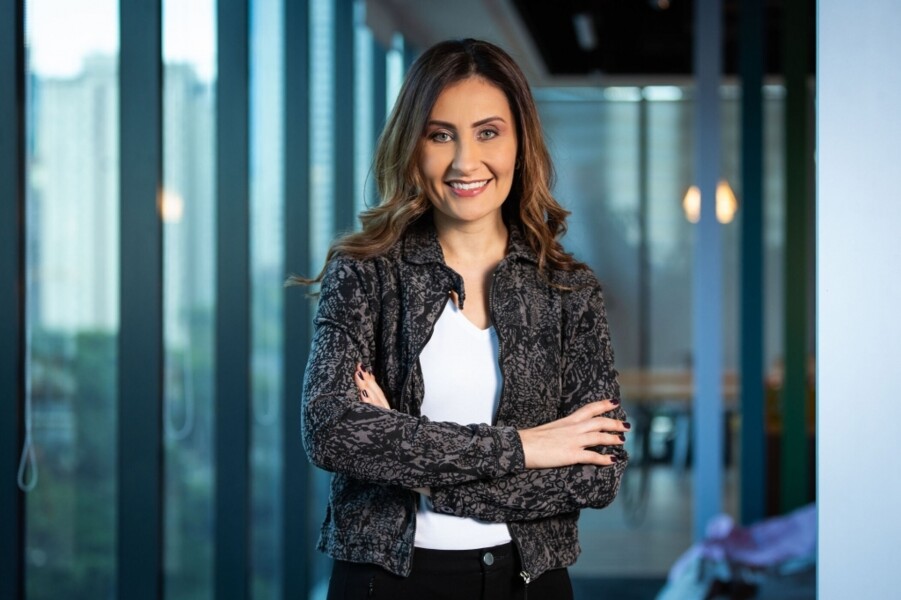 danielle-fagaraz-e-a-nova-diretora-comercial-digital-e-marketing-da-axa-no-brasil
