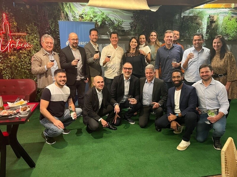 fast-shop-e-zurich-renovam-parceria-para-distribuicao-de-seguros