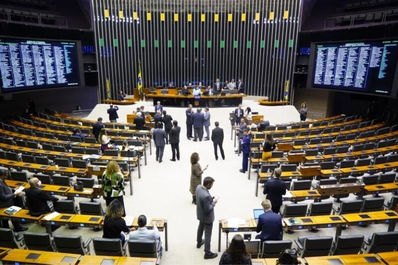 pl-que-favorece-protecao-veicular-avanca-novamente