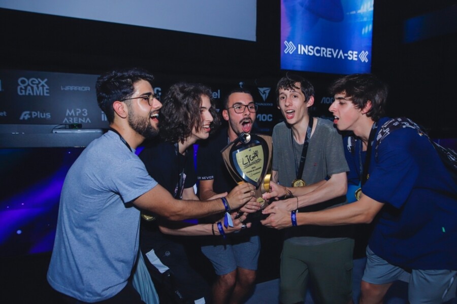 com-patrocinio-icatu-coopera-e-sicredi-campeonato-intercolegial-de-e-sports-reune-12-escolas-de-porto-alegre