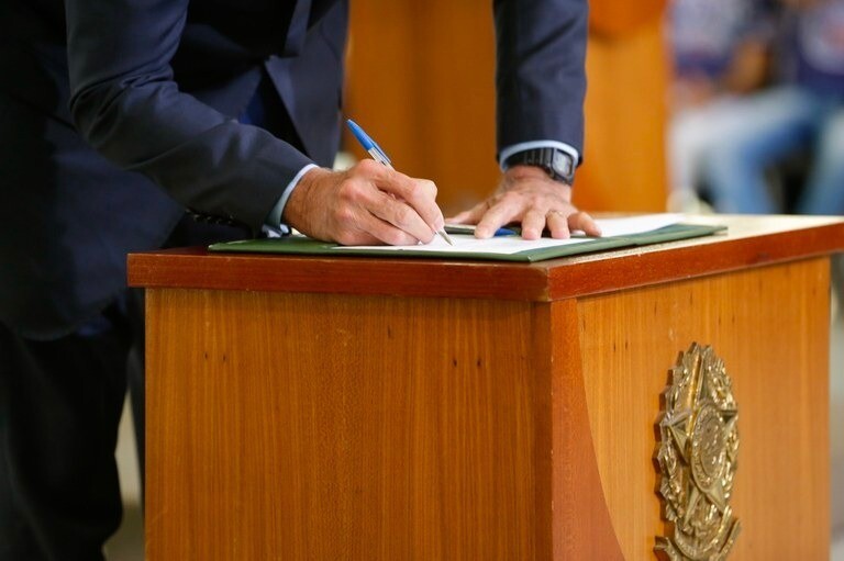 governo-retira-urgencia-de-projeto-de-interesse-do-corretor