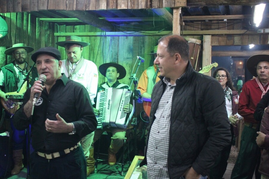 evvolue-reune-parceiros-em-jantar-no-acampamento-farroupilha