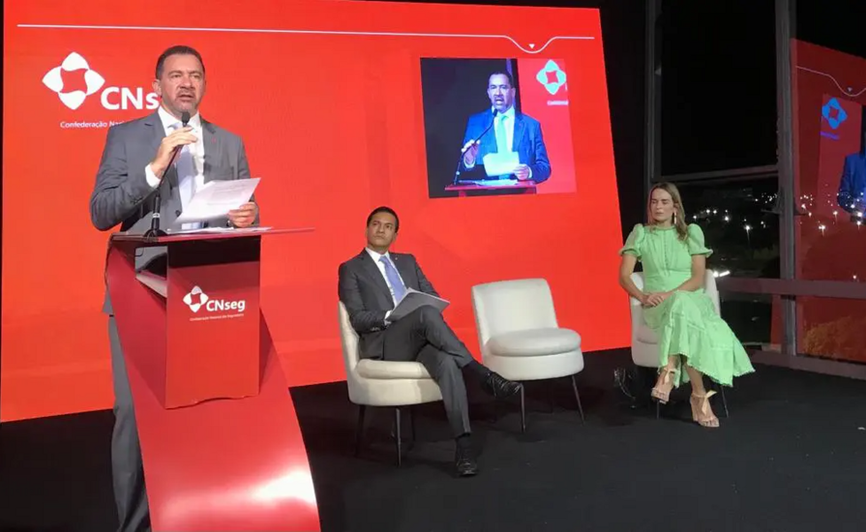 politicos-acolhem-agenda-do-setor-de-seguros-em-evento-realizado-em-brasilia-pela-cnseg