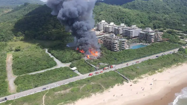 incendio-de-grande-proporcao-destroi-uma-das-maiores-boates-do-pais-estabelecimento-nao-possuia-seguro