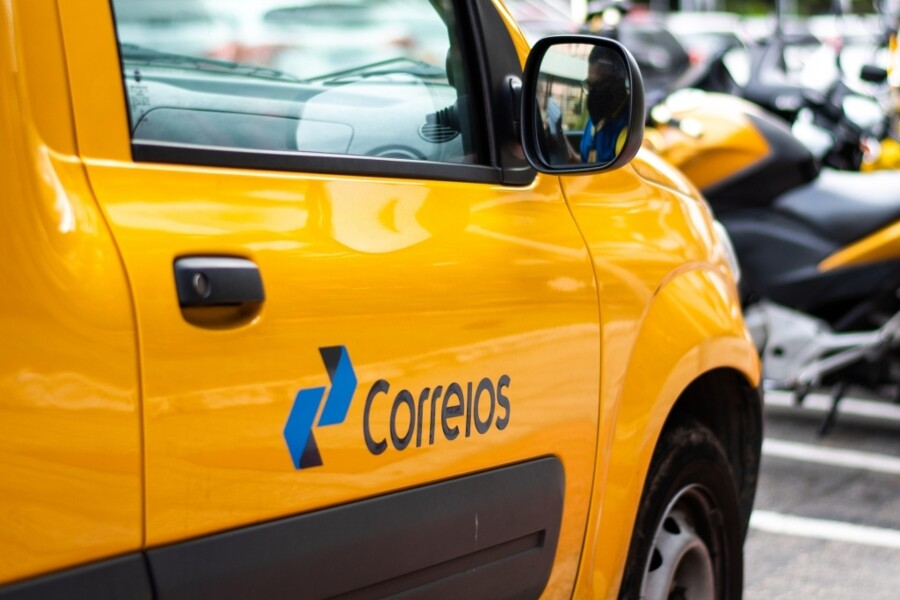 governo-quer-vender-seguros-nos-correios