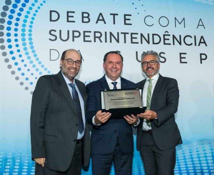 mercado-de-seguros-reconhece-trabalho-de-alexandre-camillo-e-presta-homenagem